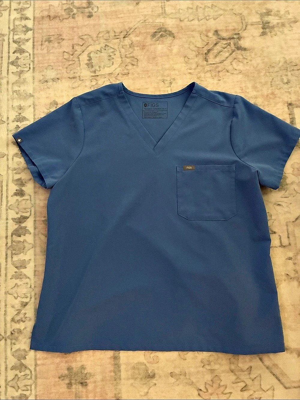 FIGS Technical Collection Short Sleeve V-Neck Top in Ceil Blue Like New